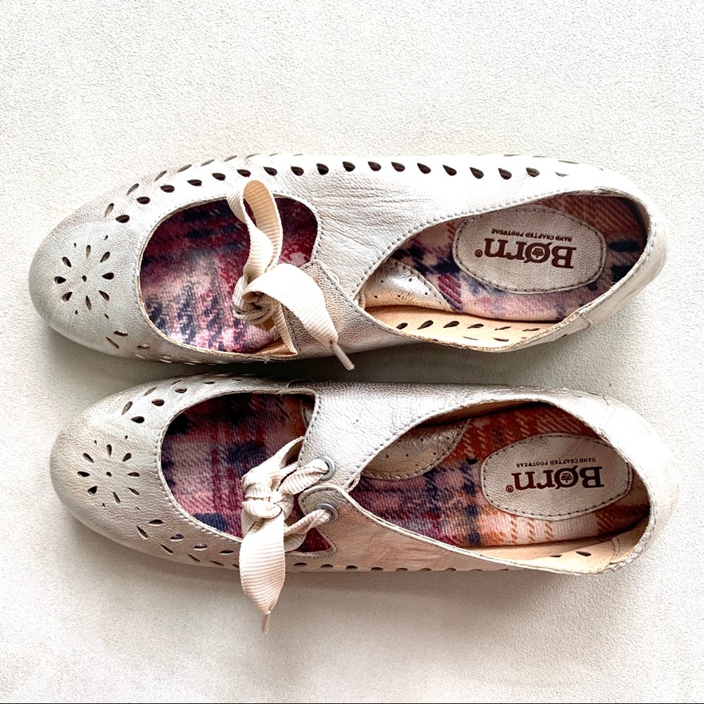 Born Ballet flats stressed light gold size 7